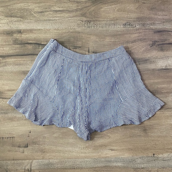 Striped Booty Shorts High Waisted Fashion Statement Casual Mini Dressy Chic - Picture 8 of 8